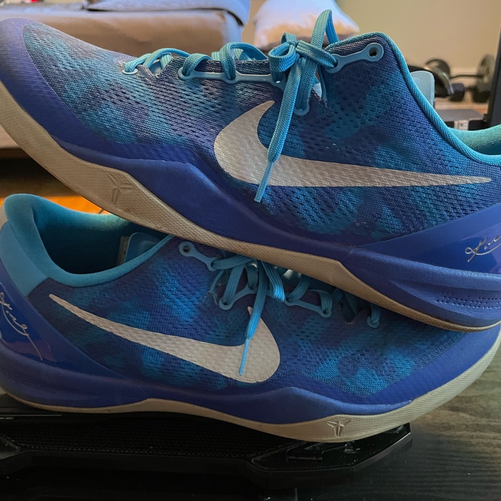 Kobe 8 Blue Glow